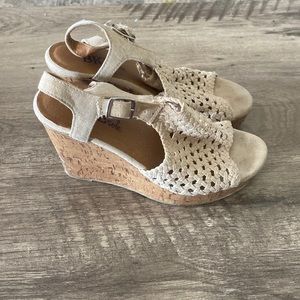 BKE Sole wedge sandals size 6.5